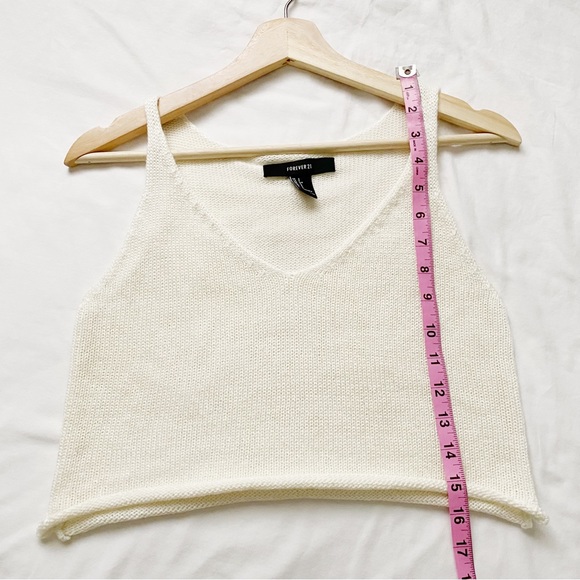 Off White Fitted Knit Cropped V-Neck Tank Top - Picture 3 of 6
